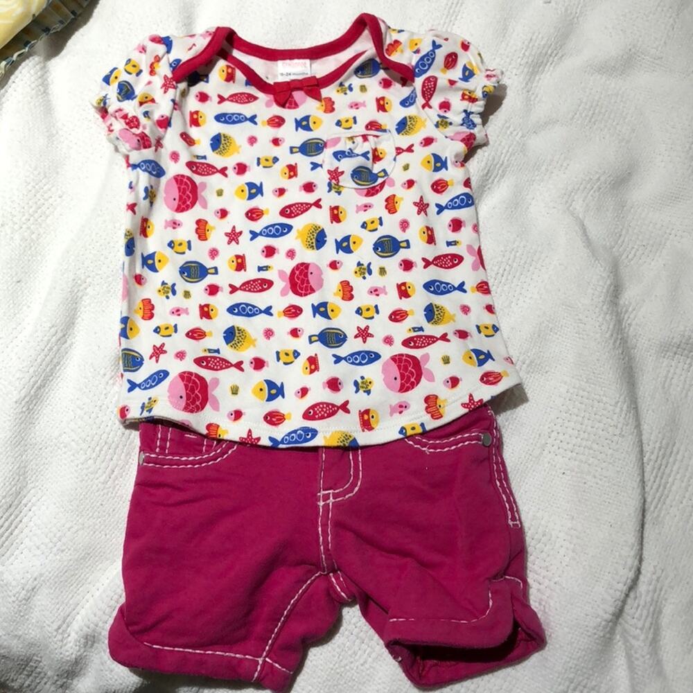 Fish t and hot pink shorts set worn once 18-24m